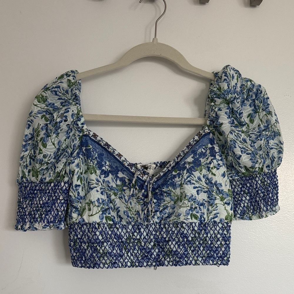 Alice and Olivia blue crop top floral XS